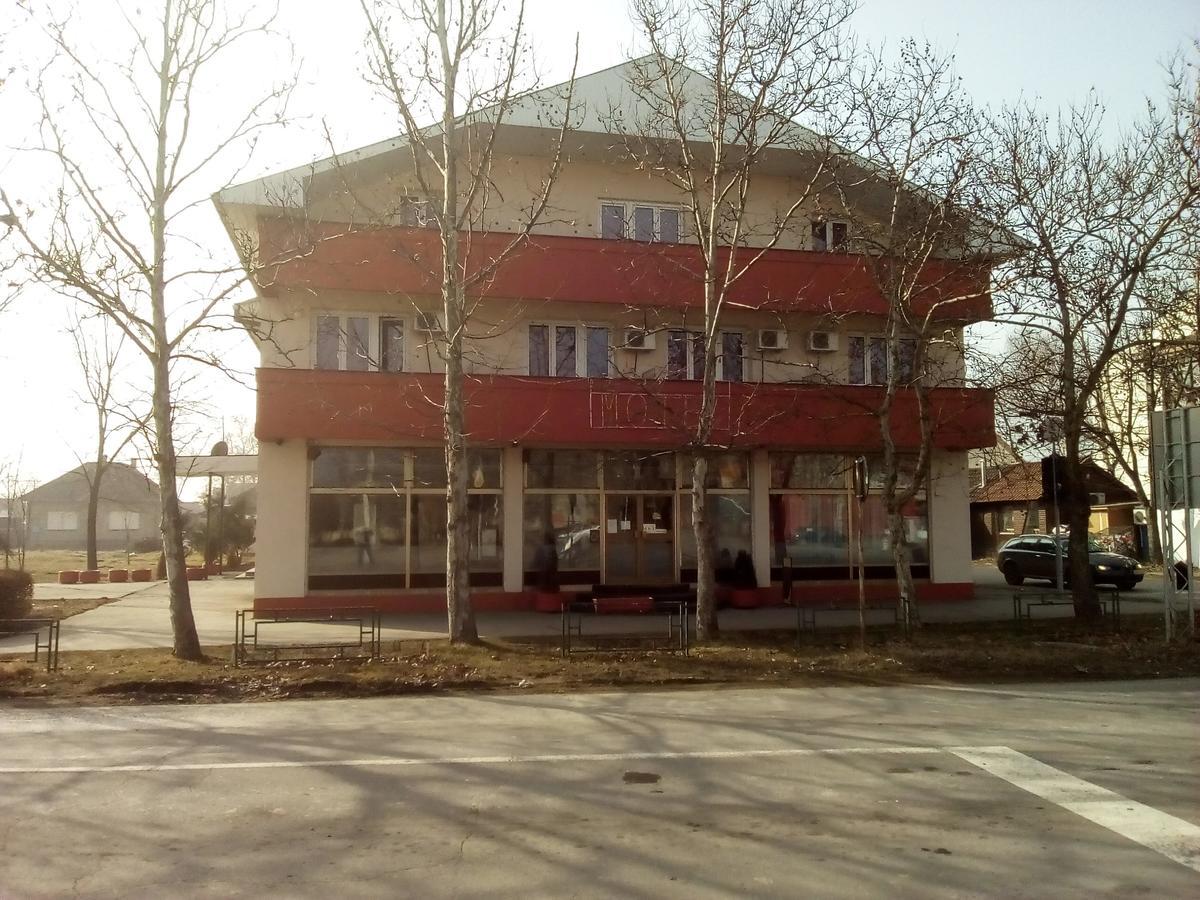 מלון Restoran Sa Prenocistem Zitiste מראה חיצוני תמונה