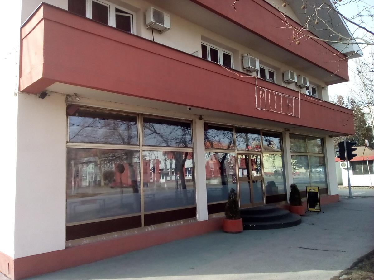 מלון Restoran Sa Prenocistem Zitiste מראה חיצוני תמונה